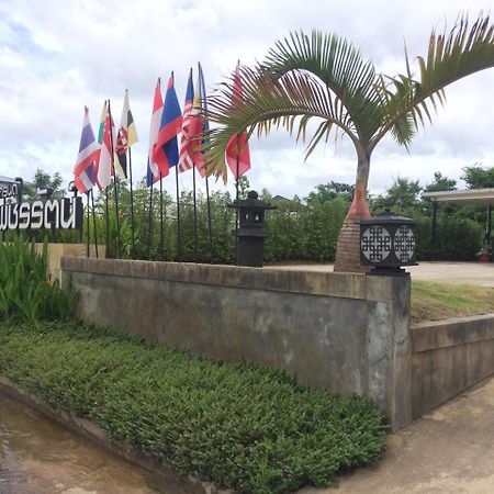 Phetcharat Grand Hotel Maesot Mae Sot Eksteriør bilde